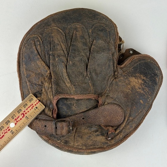 1920s Antique Leather Catcher's Mitt Fully Paded Pillow Style - Picture 3 of 8